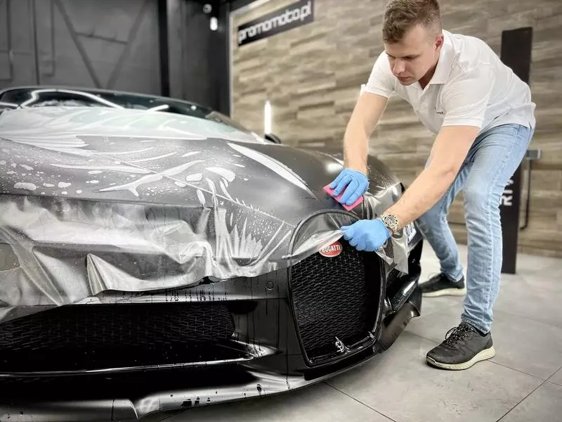 Ile folii potrzebujesz do oklejenia samochodu? Oto odpowiedź!