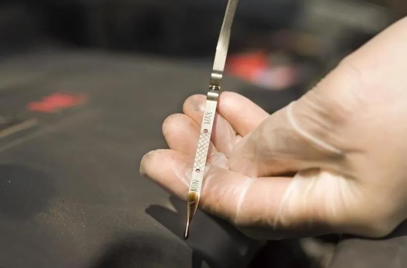 Jak sprawdzić olej krok po kroku